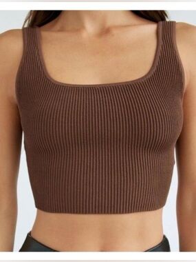 aritzia babaton sculpt knit ribbed tank top size medium